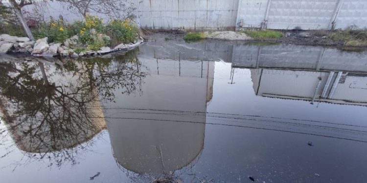 У Миколаєві внаслідок атаки дронів вулицями тече олія (фото, відео)