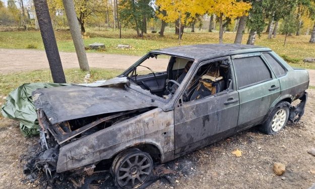 Згоріло вщент: у Латвії підпалили авто сім’ї українських біженців