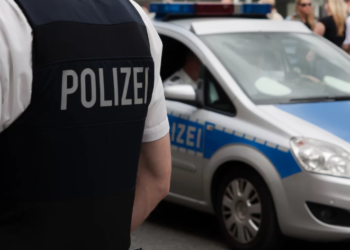 У Німеччині невідомі намалювали свастику на притулку для українських біженців