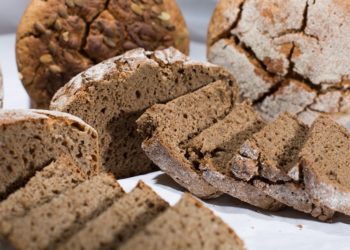 В Україні з прилавків магазинів може зникнути житній хліб: у чому причина