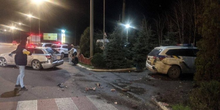 29-річний львів’янин водій в’їхав у блокпост на Рівненщині, травмовано військового (фото)