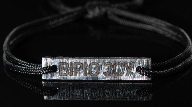 У продаж запустили останню партію браслетів з металу Азовсталі (відео)