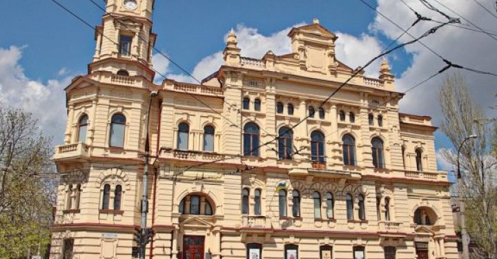 Окупанти вивезли культурний фонд Херсонської області до Сімферополя