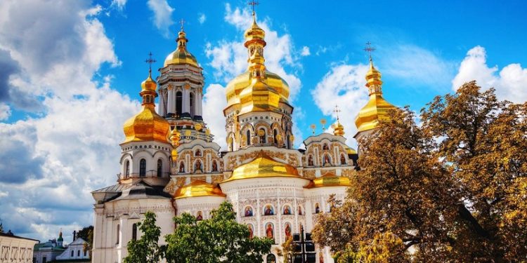 СБУ взялася за Києво-Печерську Лавру, де моляться за “пробудження матушкі-русі”