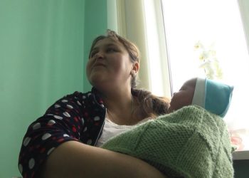 У Хмельницькому дружина священника народила малюка з рекордною вагою (фото, відео)