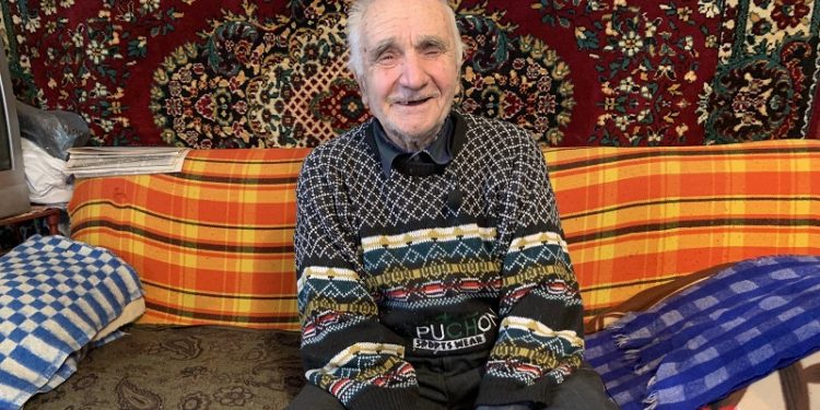 Пенсіонер з Буковини переказав армії 400 тис. грн і отримав орден від президента (відео)