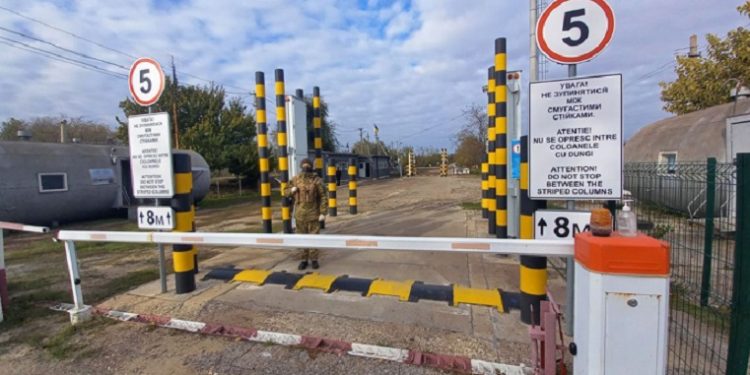 Пункти пропуску на кордонах України із трьома країнами не працюють, бо нема електрики