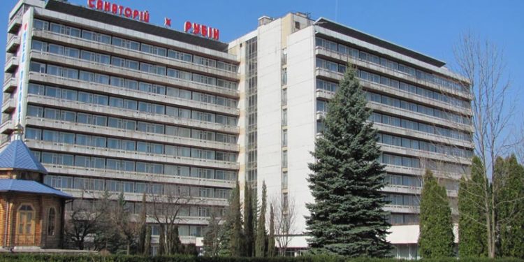 Два санаторії у Трускавці переобладнають під житло для переселенців