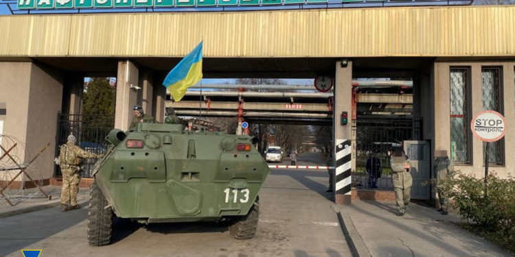 Озброєні люди заблокували центральний офіс “Укрнафти”: що каже СБУ