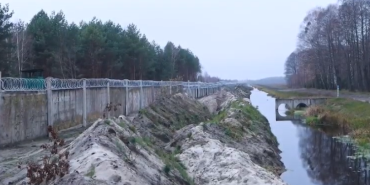 В ОП показали, як на Волині зводять стіну на кордоні з Білоруссю (відео)