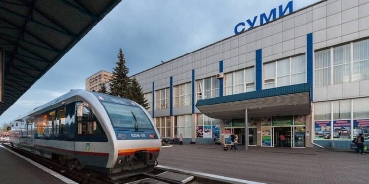 Укрзалізниця попередила про зміни руху потягів через обстріли