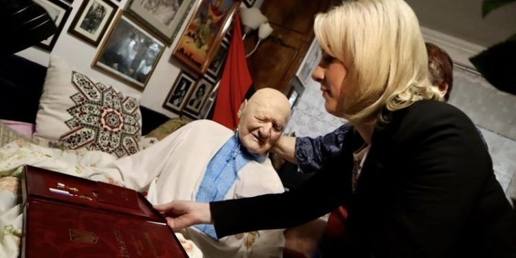 99-річному бійцю УПА з Франківщини вручили “Золоту Зірку” Героя України (фото)
