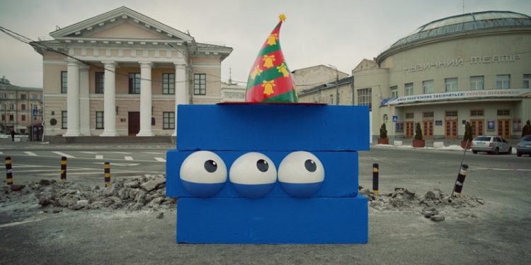 У Києві бетонні блоки від колишніх блокпостів перетворили на казкових героїв (фото)