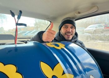 Італієць доправив в Україну 200 вантажівок і два потяги допомоги (фото, відео)