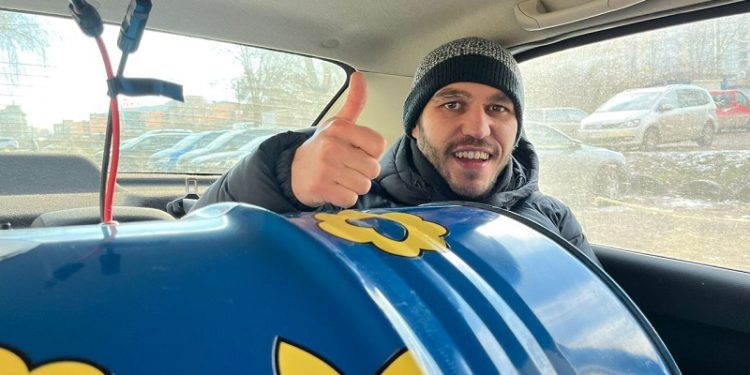 Італієць доправив в Україну 200 вантажівок і два потяги допомоги (фото, відео)