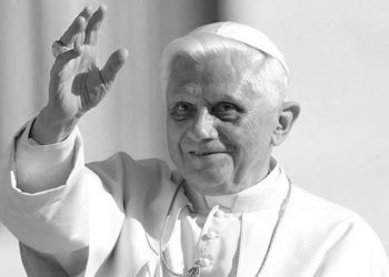 Папа Римський Бенедикт  XVI помер