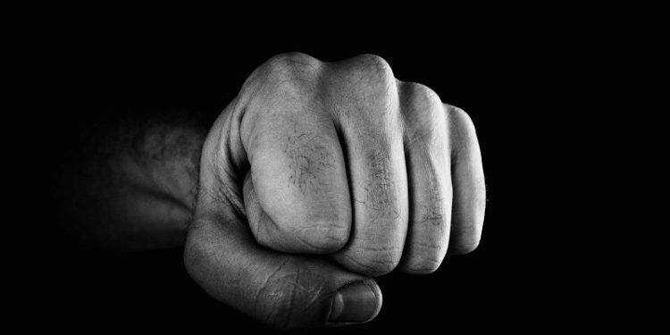 У Почаєві чоловік побив до смерті людину через татуювання