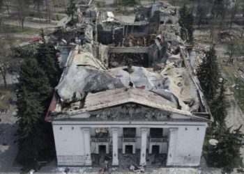 У Маріуполі окупанти почали зносити драмтеатр