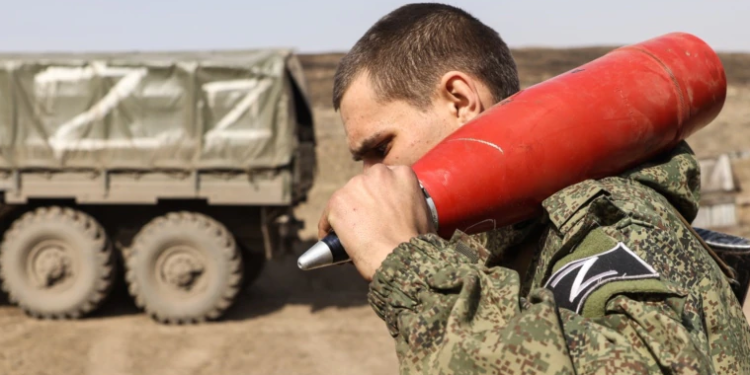 Росіяни почали відчувати брак снарядів і змушені економити