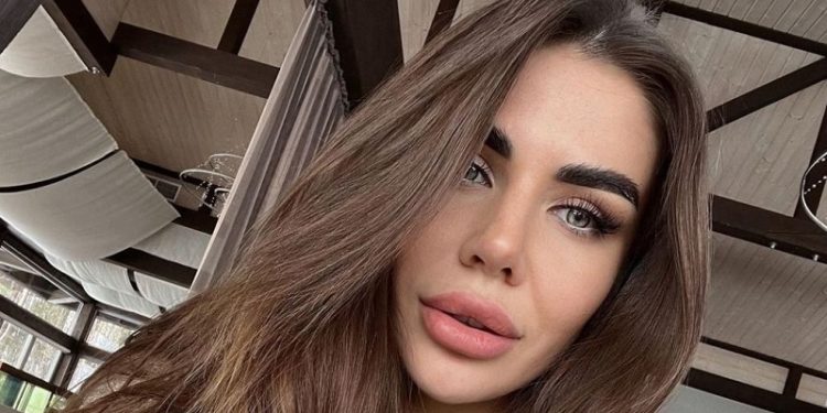 Будинок української блогерки в Латвії закидали коктейлями Молотова