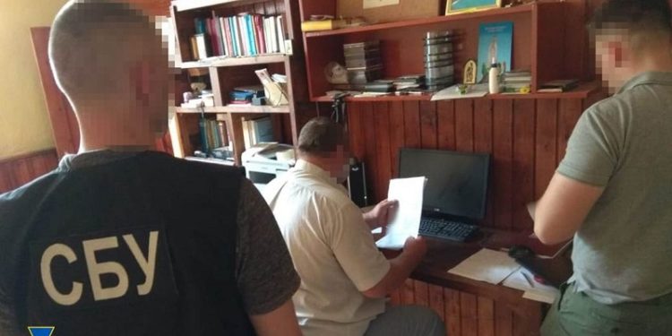 СБУ повідомила про підозру римо-католицькому священнику, який заперечував злочини рашистів у Бучі