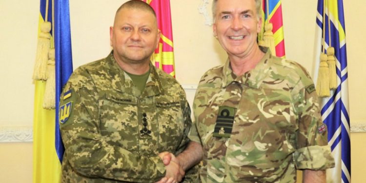 Британський адмірал Радакін зробив Залужному на Різдво