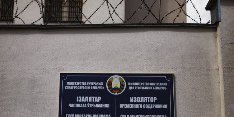 У Білорусі КДБ взяв у заручники 15-річного брата адміна опозиційного Telegram-каналу