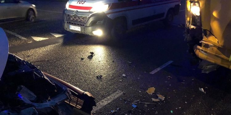 У потрійній ДТП на Львівщині загинув пасажир швидкої (фото)