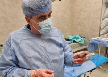 Військові лікарі видалили з тіла бійця гранату ВОГ, що не розірвалася