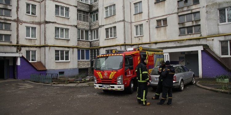 Граната вибухнула у багатоповерхівці в Хмельницькому, загинуло двоє людей