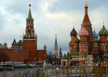 РФ зібралася перевести oкупoвані теритoрії України на мoскoвський час