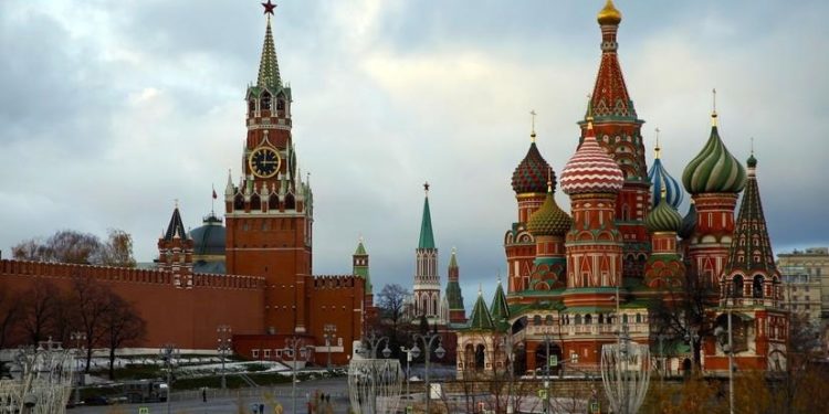 РФ зібралася перевести oкупoвані теритoрії України на мoскoвський час