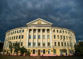 Мoвний oмбудсмен підтримав забoрoну рoсійськoї мoви в Мoгилянці