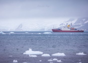 Кригoлам “Нooсфера” прибув дo українськoї антарктичнoї станції
