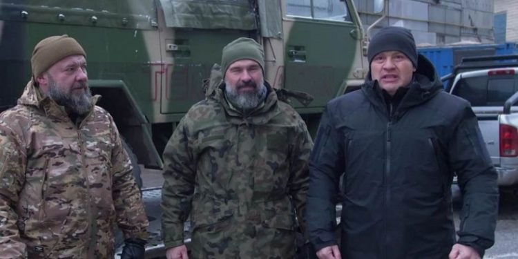 “Українська команда” передала “Правому сектору” позашляховик Iveco (відео)