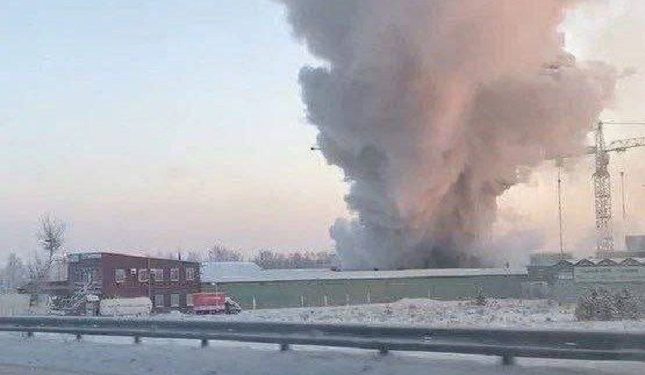 У Петербурзі горить завод “Білорусь МТЗ”, є загиблі (відео)