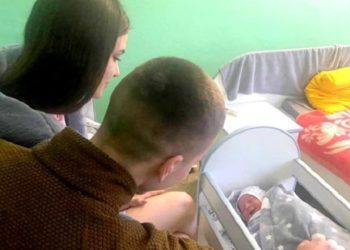 Військовий з передової приїхав на партнерські пологи на Хмельниччину