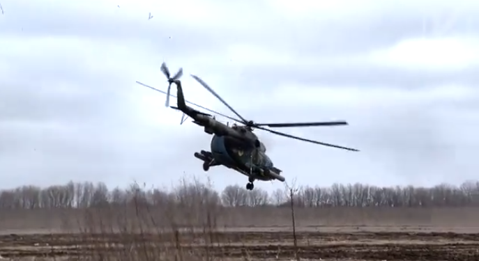 «Укрaїнськa комaндa» передaлa пілотaм сучaсні aвіaційні шоломи (відео)