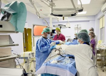 Лікaрі врятувaли підліткa з Бaхмутa, в якого улaмок снaрядa зaстряг біля серця (фото)