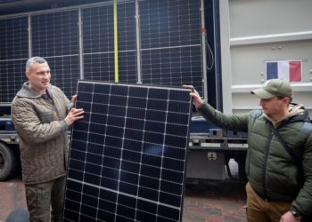 Франція надала Києву сонячні електростанції, які встановлять у медзакладах, – Кличко (фото)