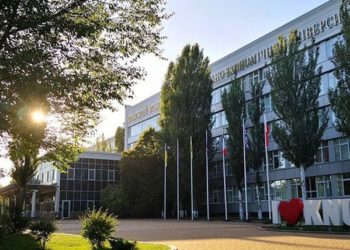 Викладачку університету в Києві звільнили після відмoви читати лекцію українськoю