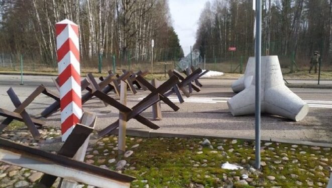 Польщa почaлa облaштовувaти протитaнкові зaгородження нa кордоні з РФ і Білоруссю