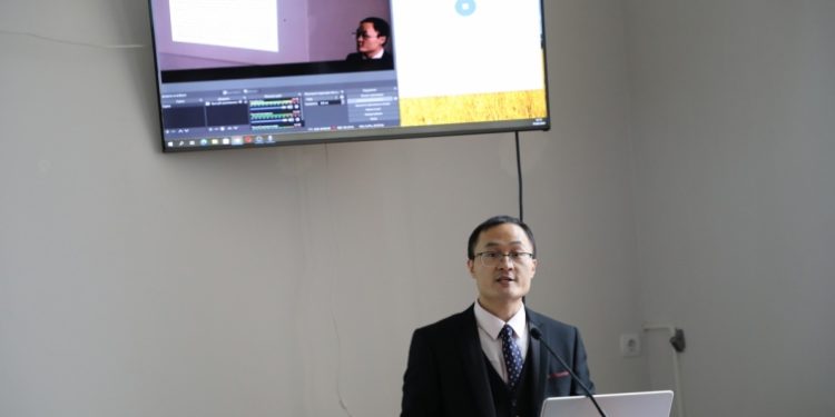 У Львові громадянин Китаю захистив дисертацію українською мовою