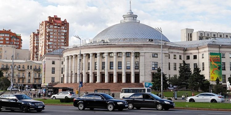 Площі Перемоги та ще низці вулиць у Києві повернули історичні назви