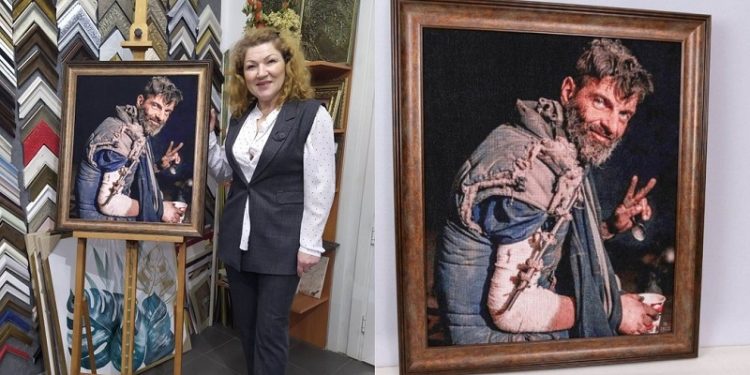 Житомирська мaйстриня вишилa портрет зaхисникa Мaріуполя Михaйлa Діaновa