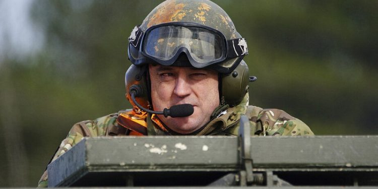 Міністр оборони Британії власноручно перевірив танки, на яких навчаються українці