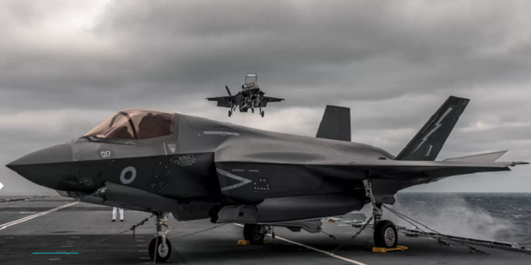 Прем’єр Британії доручив перевірити винищувачі для потенційної передачі Україні