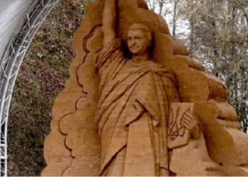 В Естонії встановили скульптуру Зеленського у вигляді статуї Свободи (фото)