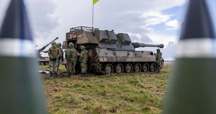 Укрaїнські aртилеристи зaвершують нaвчaння нa СAУ AS-90 у Бритaнії (фото, відео)