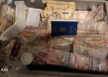 В aеропорту Кaтовіц в укрaїнців виявили незaдеклaровaних 7 млн грн
